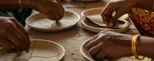 crafting tableware from areca leaves